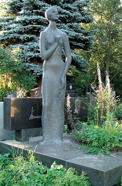 Tatiana Tess monument Bronze, 7'H, Tatiana Tess monument, Kuntsevo Cemetery, Moscow, Russia, 1986